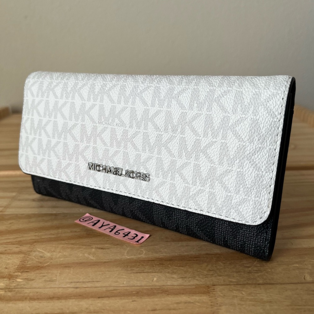 Michael Kors Wallet🎈🎈